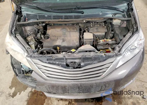 2012 Toyota Sienna Xle z USA, uszkodzony, nr VIN 5TDYK3DC7CS274798